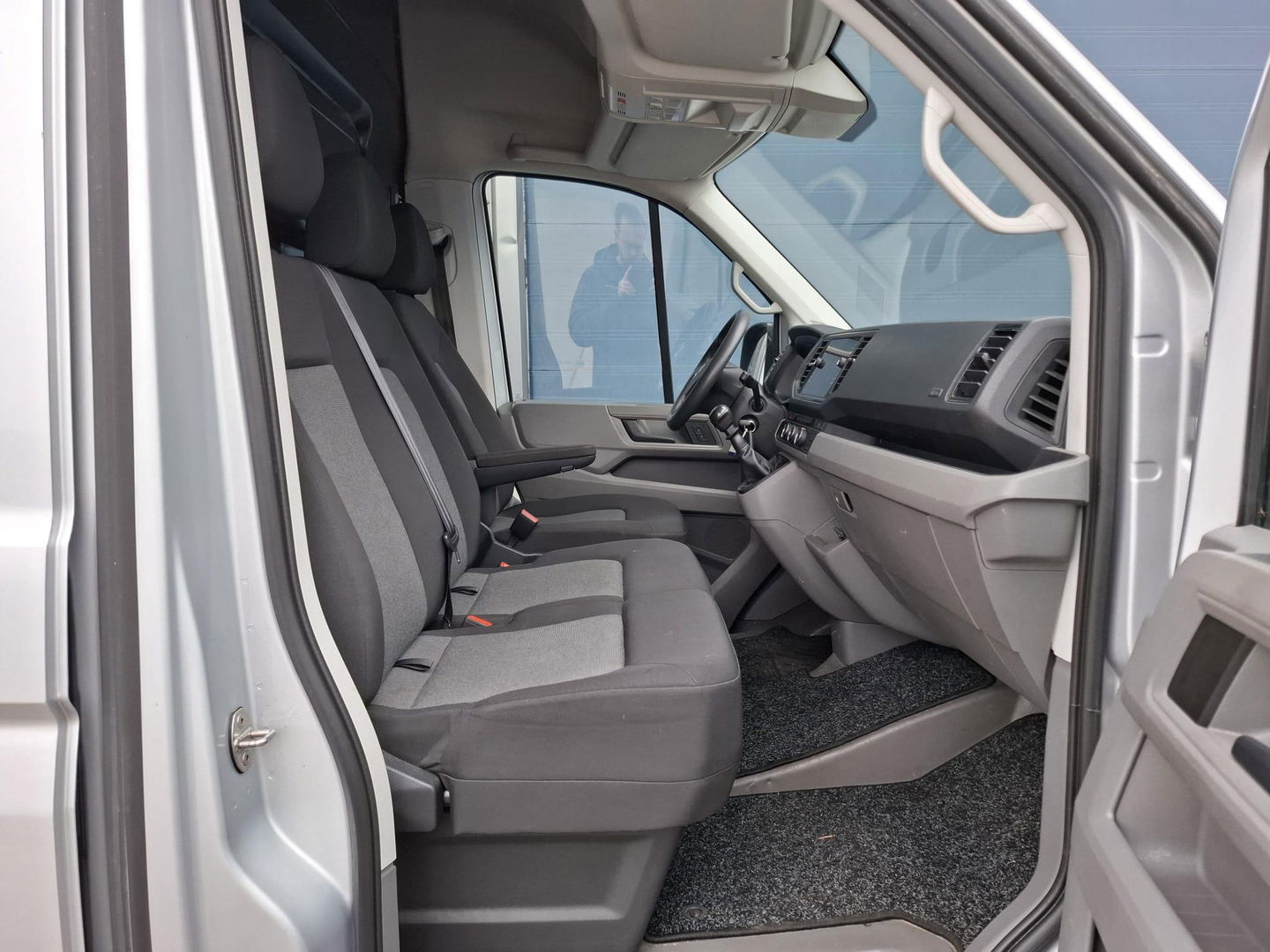 Volkswagen Crafter 35 2.0 TDI L3H3 Comfortline AIRCO / CRUISE CONTROLE / TREKHAAK / 3 ZITS / NAVI / CARPLAY