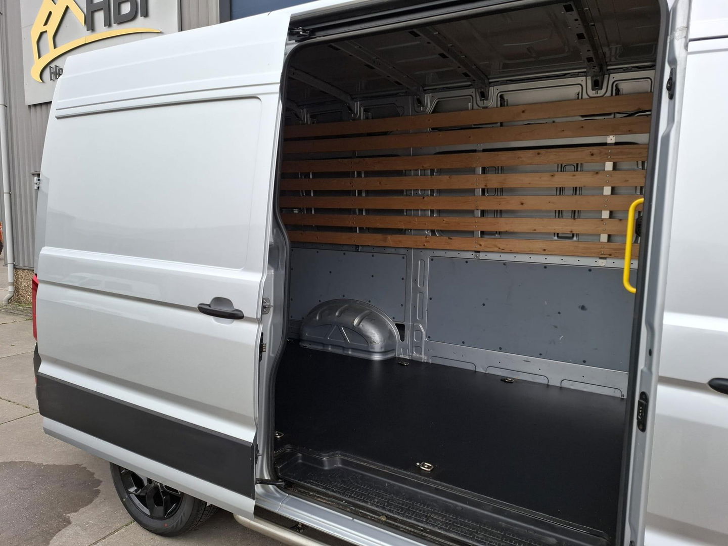 Volkswagen Crafter 35 2.0 TDI L3H3 Comfortline AIRCO / CRUISE CONTROLE / TREKHAAK / 3 ZITS / NAVI / CARPLAY