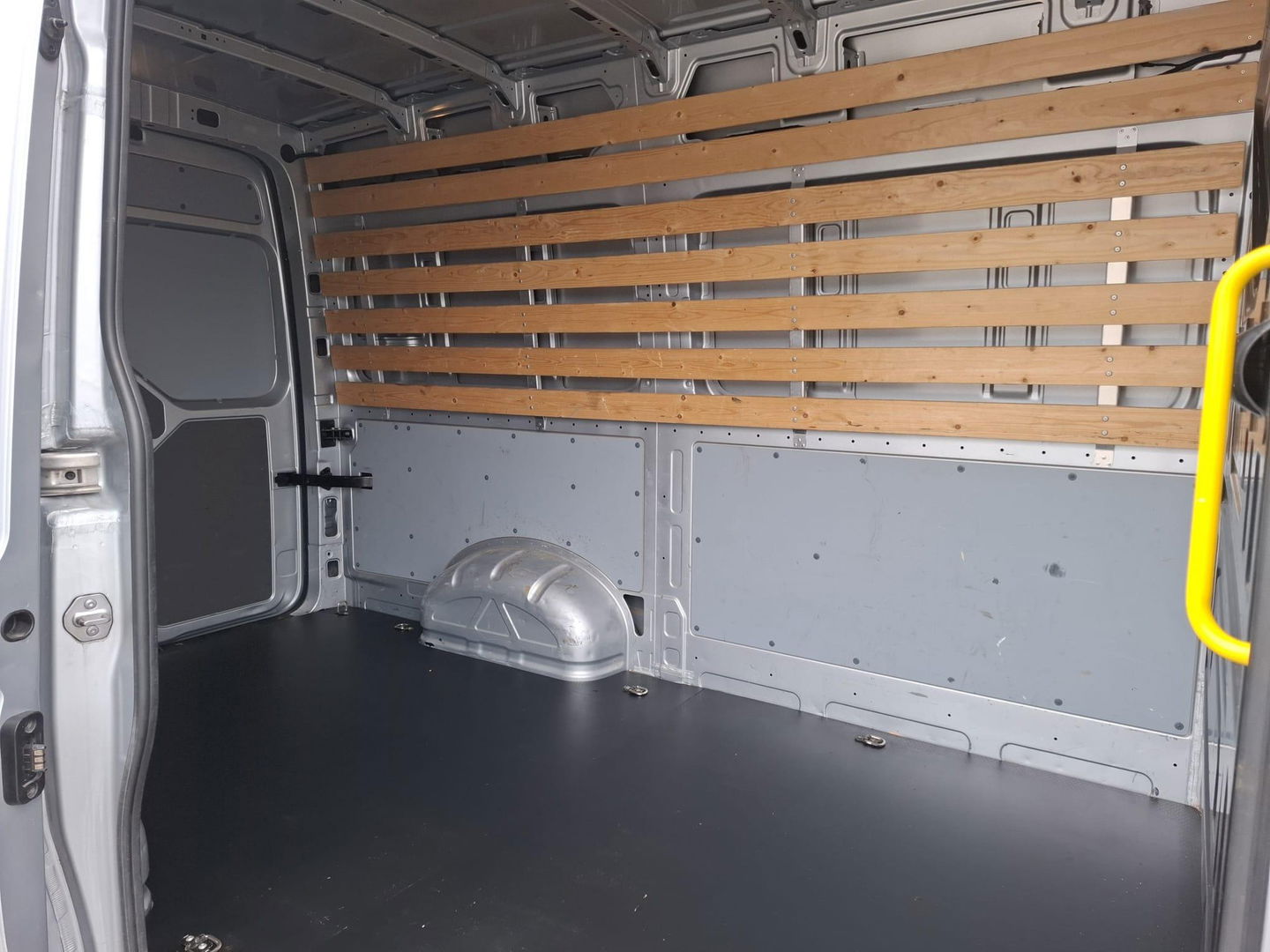 Volkswagen Crafter 35 2.0 TDI L3H3 Comfortline AIRCO / CRUISE CONTROLE / TREKHAAK / 3 ZITS / NAVI / CARPLAY