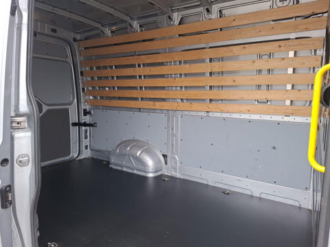 Volkswagen Crafter 35 2.0 TDI L3H3 Comfortline AIRCO / CRUISE CONTROLE / TREKHAAK / 3 ZITS / NAVI / CARPLAY