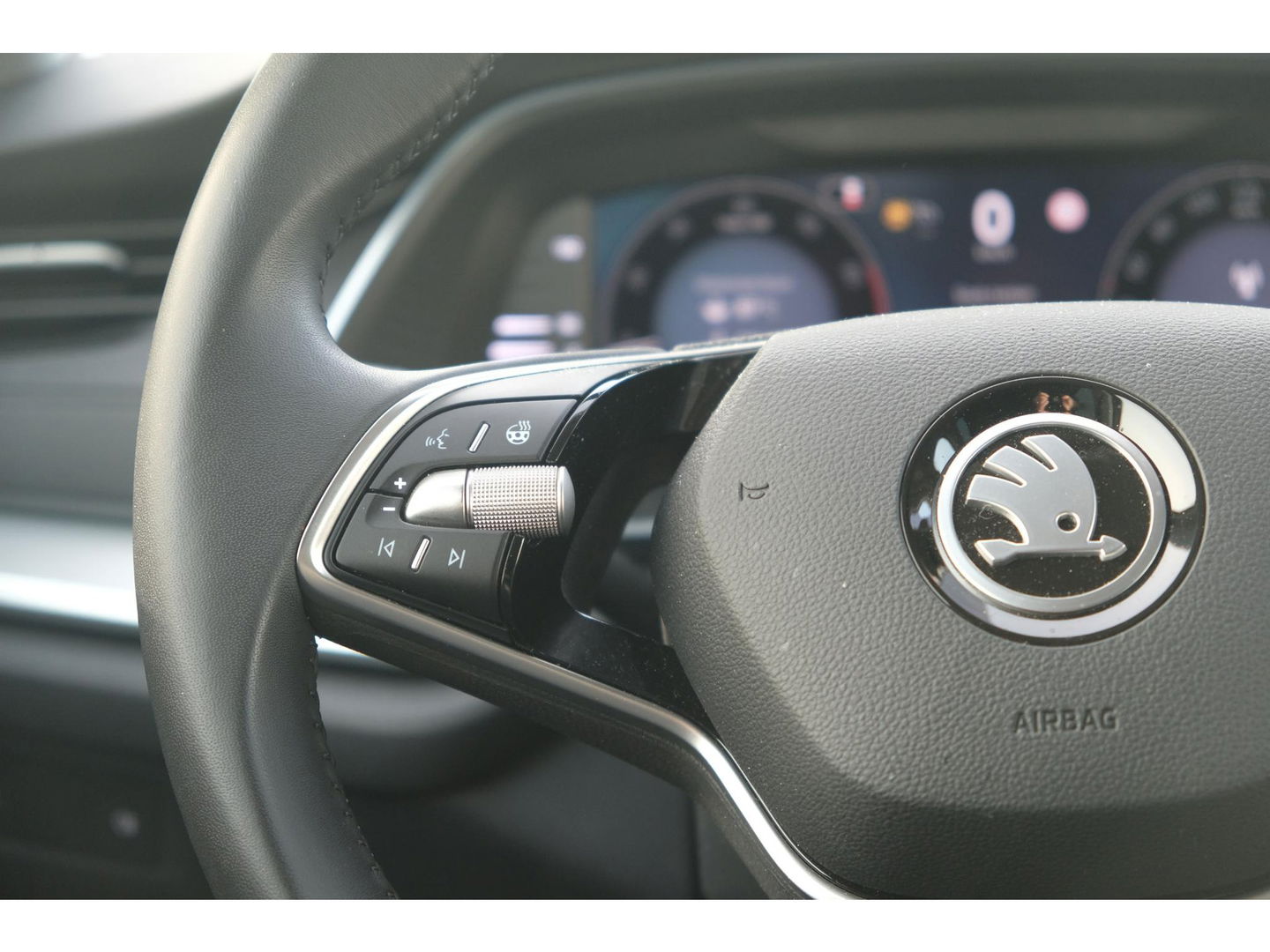 Škoda Octavia Combi 1.5 TSI Edition | TREKHAAK | 17" GEMINI VELGEN | APPLE CAR PLAY | 'SUNSET'