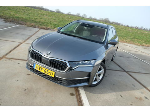 Škoda Octavia Combi 1.5 TSI Edition | TREKHAAK | 17" GEMINI VELGEN | APPLE CAR PLAY | 'SUNSET'