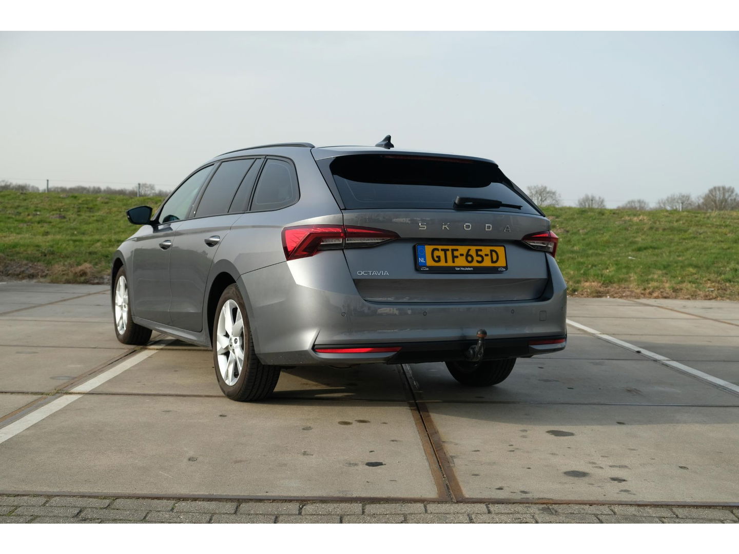 Škoda Octavia Combi 1.5 TSI Edition | TREKHAAK | 17" GEMINI VELGEN | APPLE CAR PLAY | 'SUNSET'