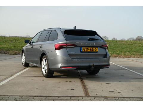 Škoda Octavia Combi 1.5 TSI Edition | TREKHAAK | 17" GEMINI VELGEN | APPLE CAR PLAY | 'SUNSET'