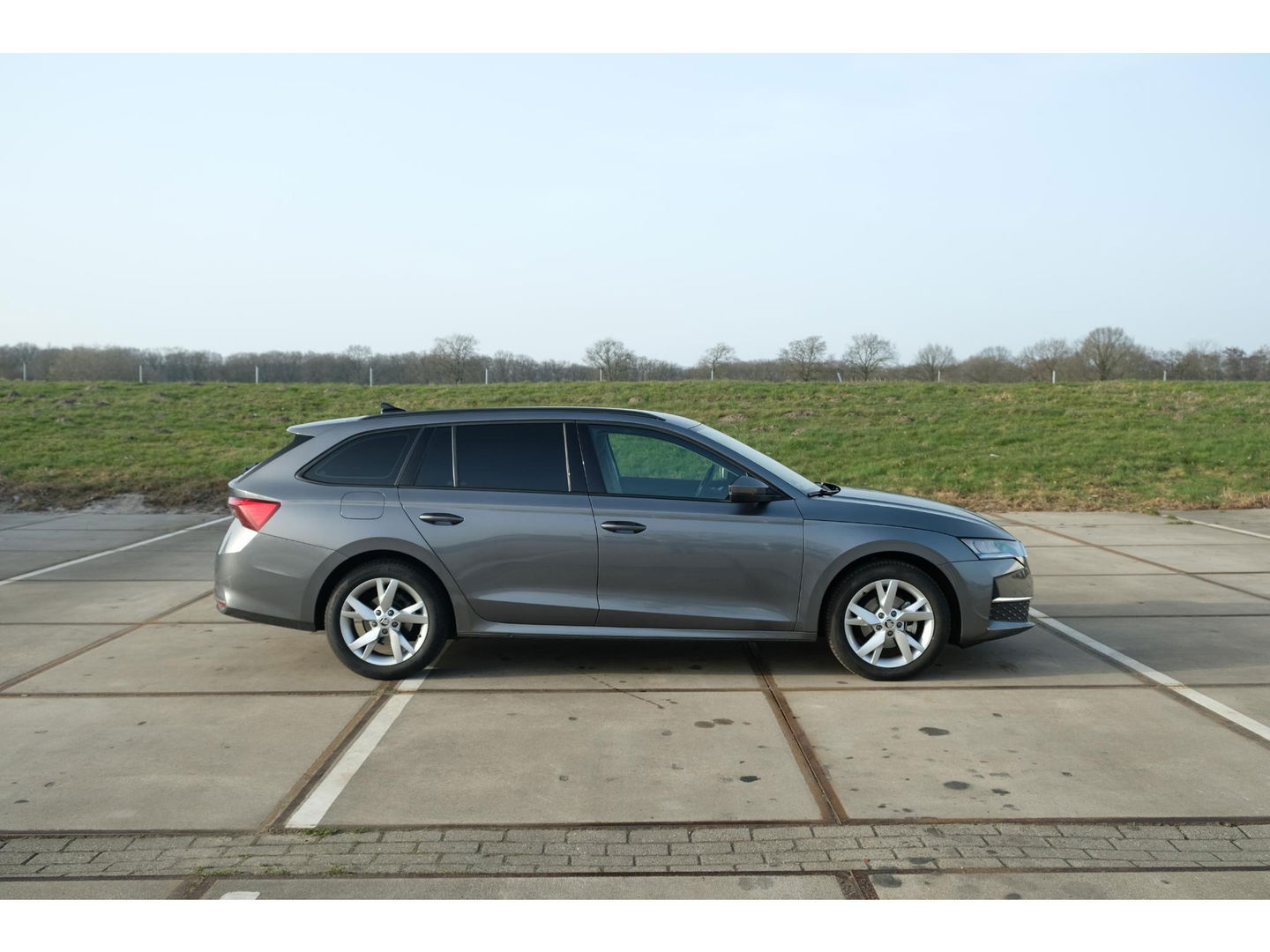 Škoda Octavia Combi 1.5 TSI Edition | TREKHAAK | 17" GEMINI VELGEN | APPLE CAR PLAY | 'SUNSET'