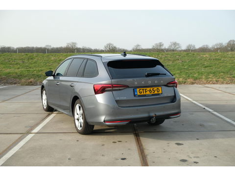 Škoda Octavia Combi 1.5 TSI Edition | TREKHAAK | 17" GEMINI VELGEN | APPLE CAR PLAY | 'SUNSET'