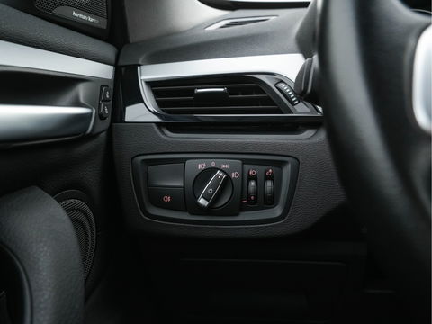 BMW X1 xDrive25e eDrive Edition ( Plug-In ) (INCL-BTW) *LEATHER | FULL-LED | HARMAN/KARDON | CAMERA | HEATED-COMFORTSEATS | NAVI-FULLMAP | ECC | KEYLESS |  PDC | CRUISE | DAB | TOWBAR | HEAD-UP | 17''ALU*