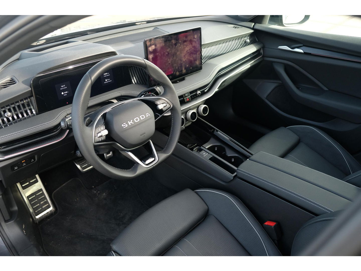 Škoda Superb Combi 1.5 TSI PHEV Sportline | PANO | TREKHAAK | 19" TORCULAR VELGEN | DCC | HEAD-UP DISPLAY