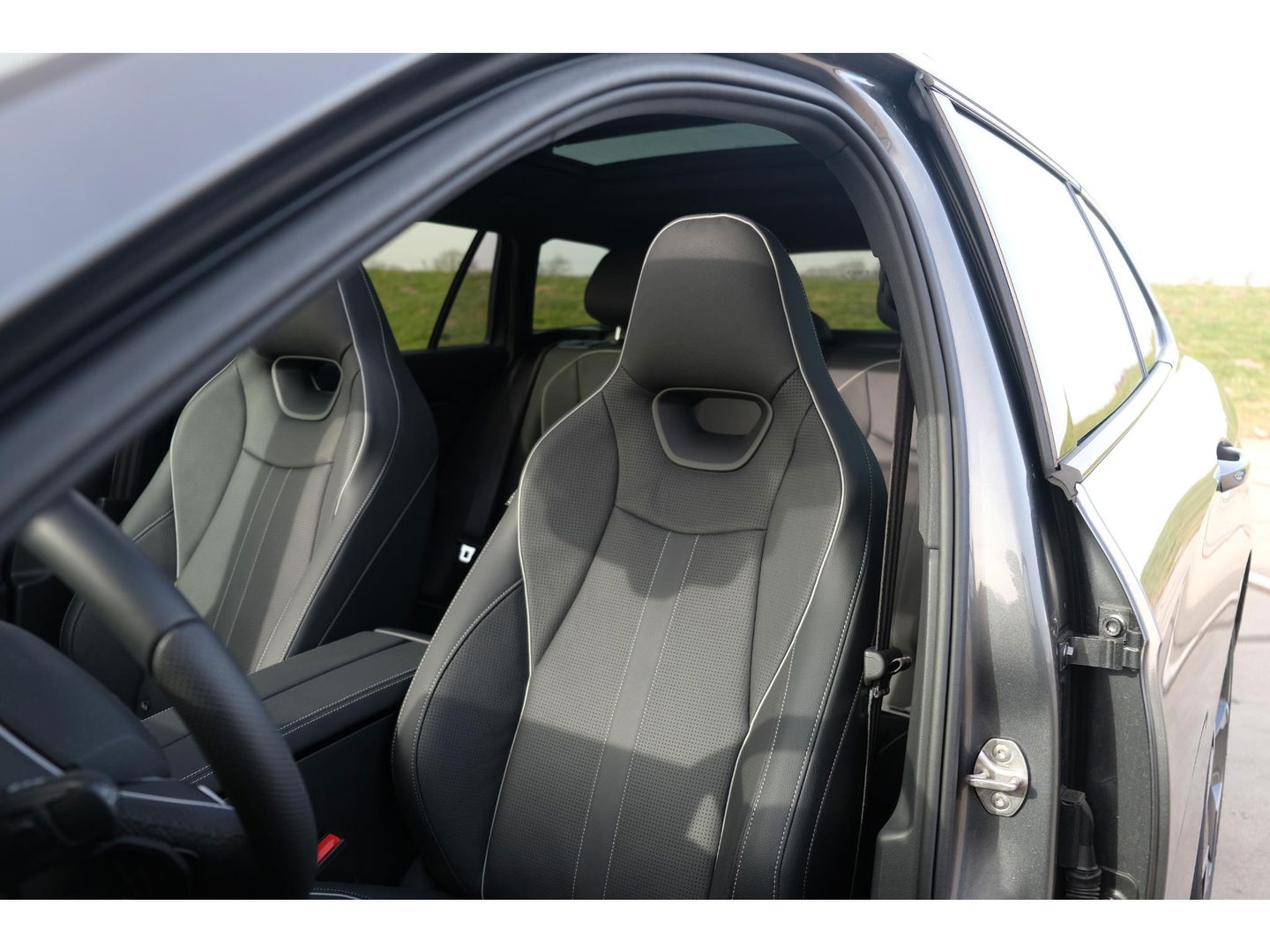 Škoda Superb Combi 1.5 TSI PHEV Sportline | PANO | TREKHAAK | 19" TORCULAR VELGEN | DCC | HEAD-UP DISPLAY