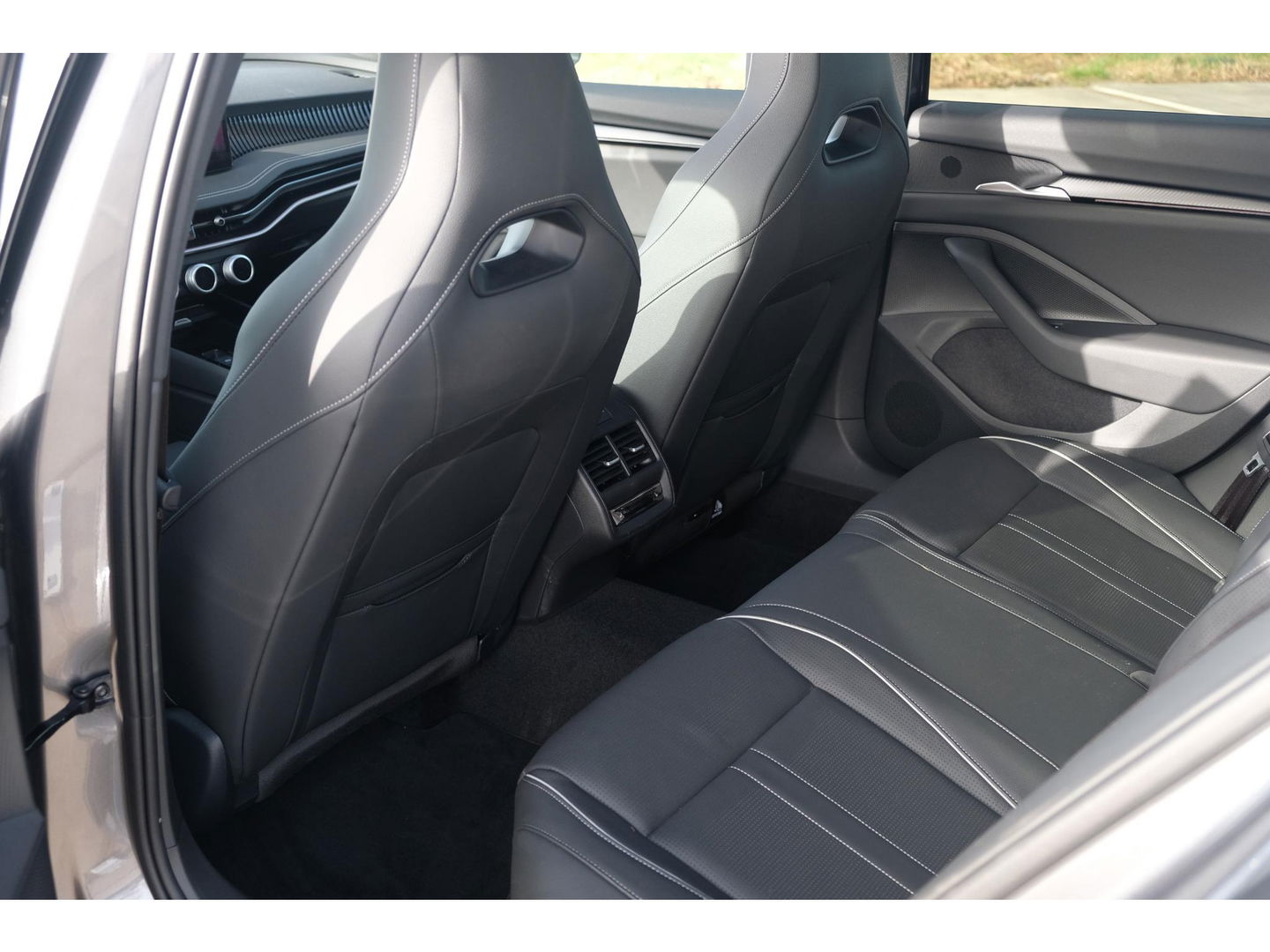 Škoda Superb Combi 1.5 TSI PHEV Sportline | PANO | TREKHAAK | 19" TORCULAR VELGEN | DCC | HEAD-UP DISPLAY