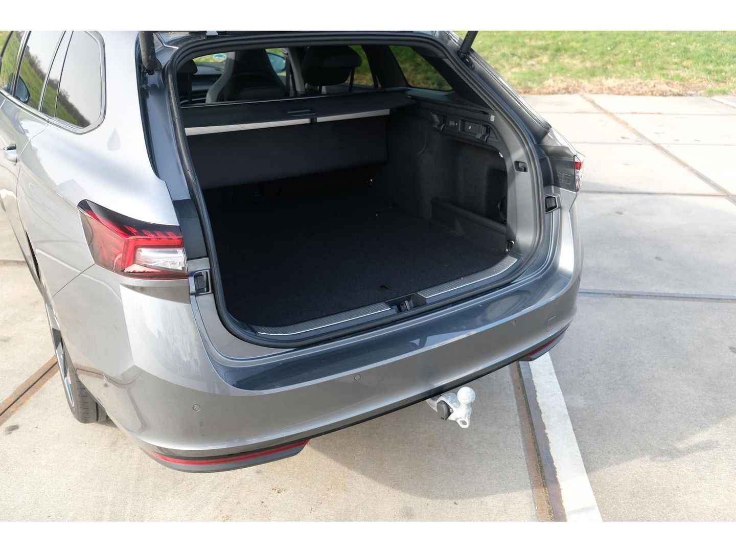 Škoda Superb Combi 1.5 TSI PHEV Sportline | PANO | TREKHAAK | 19" TORCULAR VELGEN | DCC | HEAD-UP DISPLAY