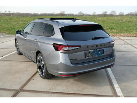Škoda Superb Combi 1.5 TSI PHEV Sportline | PANO | TREKHAAK | 19" TORCULAR VELGEN | DCC | HEAD-UP DISPLAY