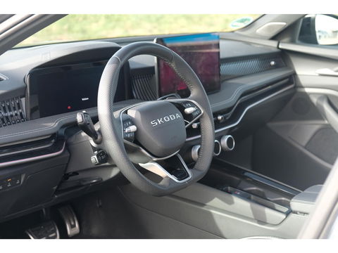 Škoda Superb Combi 1.5 TSI PHEV Sportline | PANO | TREKHAAK | 19" TORCULAR VELGEN | DCC | HEAD-UP DISPLAY