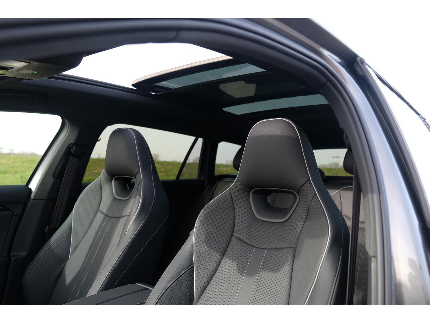 Škoda Superb Combi 1.5 TSI PHEV Sportline | PANO | TREKHAAK | 19" TORCULAR VELGEN | DCC | HEAD-UP DISPLAY