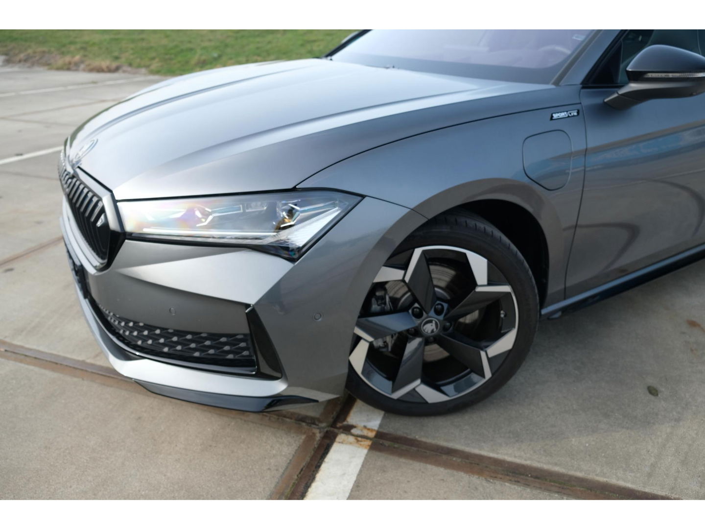 Škoda Superb Combi 1.5 TSI PHEV Sportline | PANO | TREKHAAK | 19" TORCULAR VELGEN | DCC | HEAD-UP DISPLAY