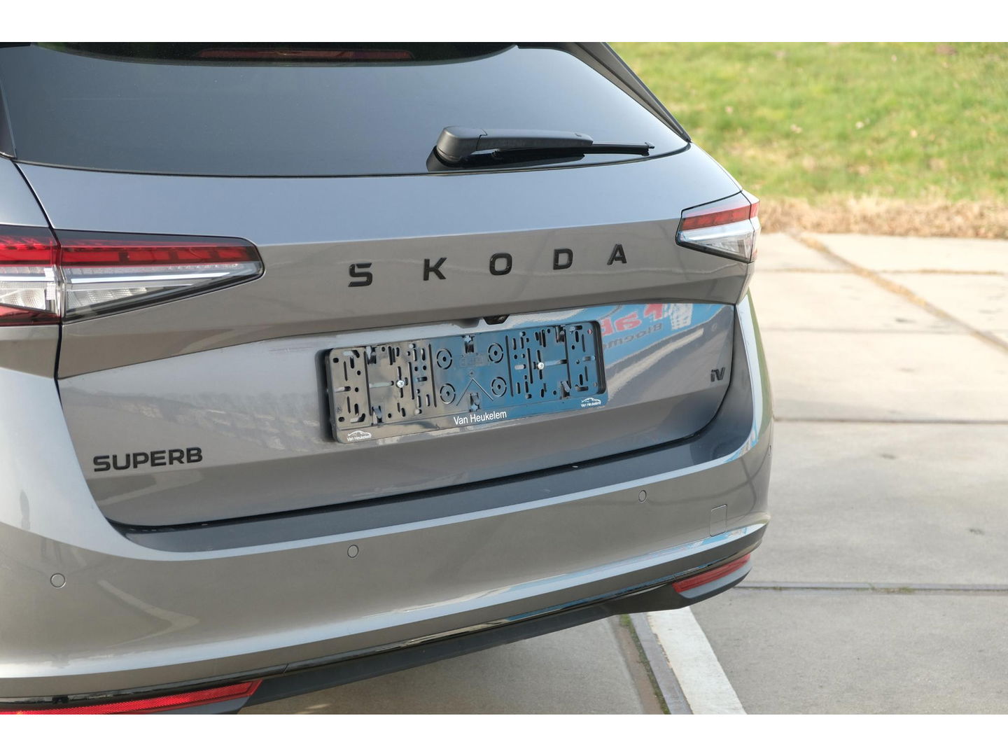 Škoda Superb Combi 1.5 TSI PHEV Sportline | PANO | TREKHAAK | 19" TORCULAR VELGEN | DCC | HEAD-UP DISPLAY