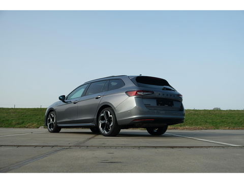 Škoda Superb Combi 1.5 TSI PHEV Sportline | PANO | TREKHAAK | 19" TORCULAR VELGEN | DCC | HEAD-UP DISPLAY