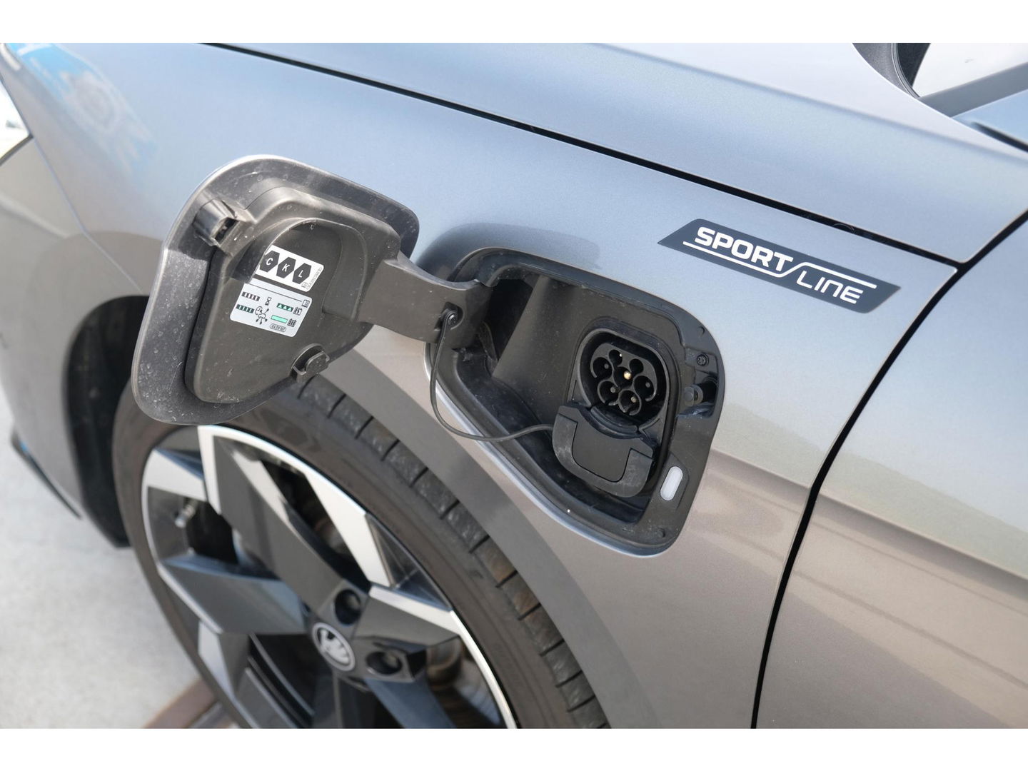 Škoda Superb Combi 1.5 TSI PHEV Sportline | PANO | TREKHAAK | 19" TORCULAR VELGEN | DCC | HEAD-UP DISPLAY