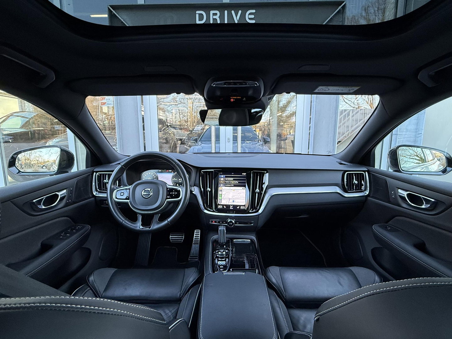 Volvo V60 2.0 T8 Recharge 390PK AWD R-Design |Pano|H/K|360CAM|AutoPilot|Trekhaak