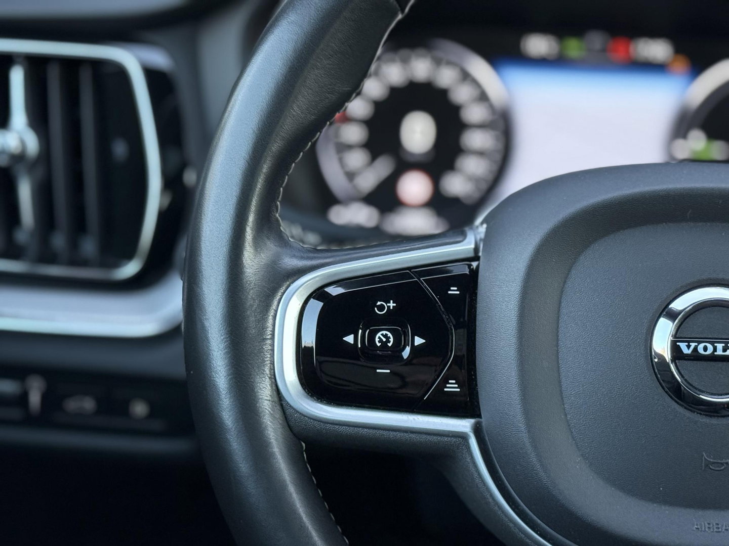 Volvo V60 2.0 T8 Recharge 390PK AWD R-Design |Pano|H/K|360CAM|AutoPilot|Trekhaak