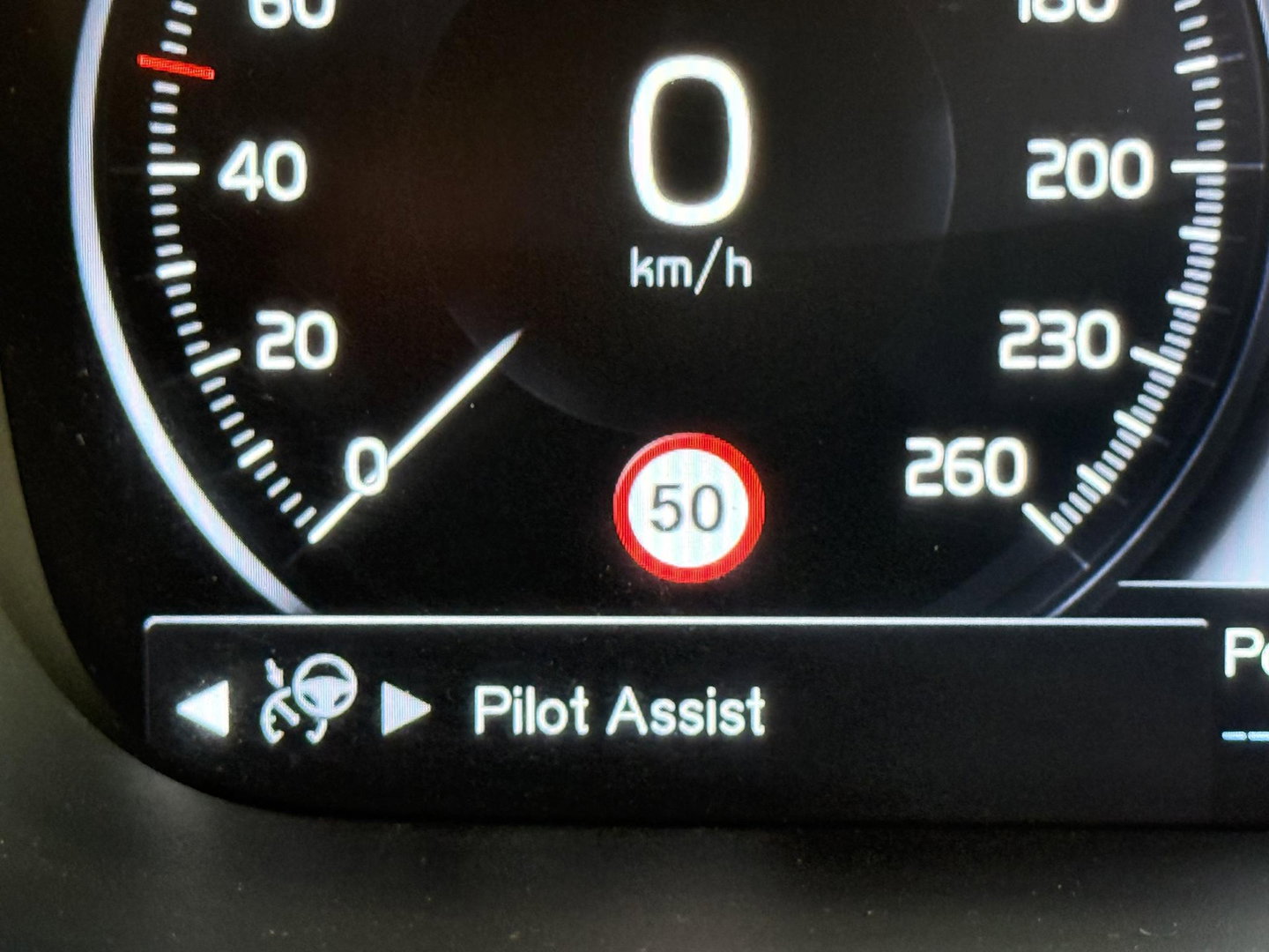 Volvo V60 2.0 T8 Recharge 390PK AWD R-Design |Pano|H/K|360CAM|AutoPilot|Trekhaak