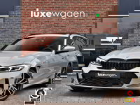 BMW 3 Serie - Touring 330e M-Sport Brooklyn Pano HUD 19inch HiFi