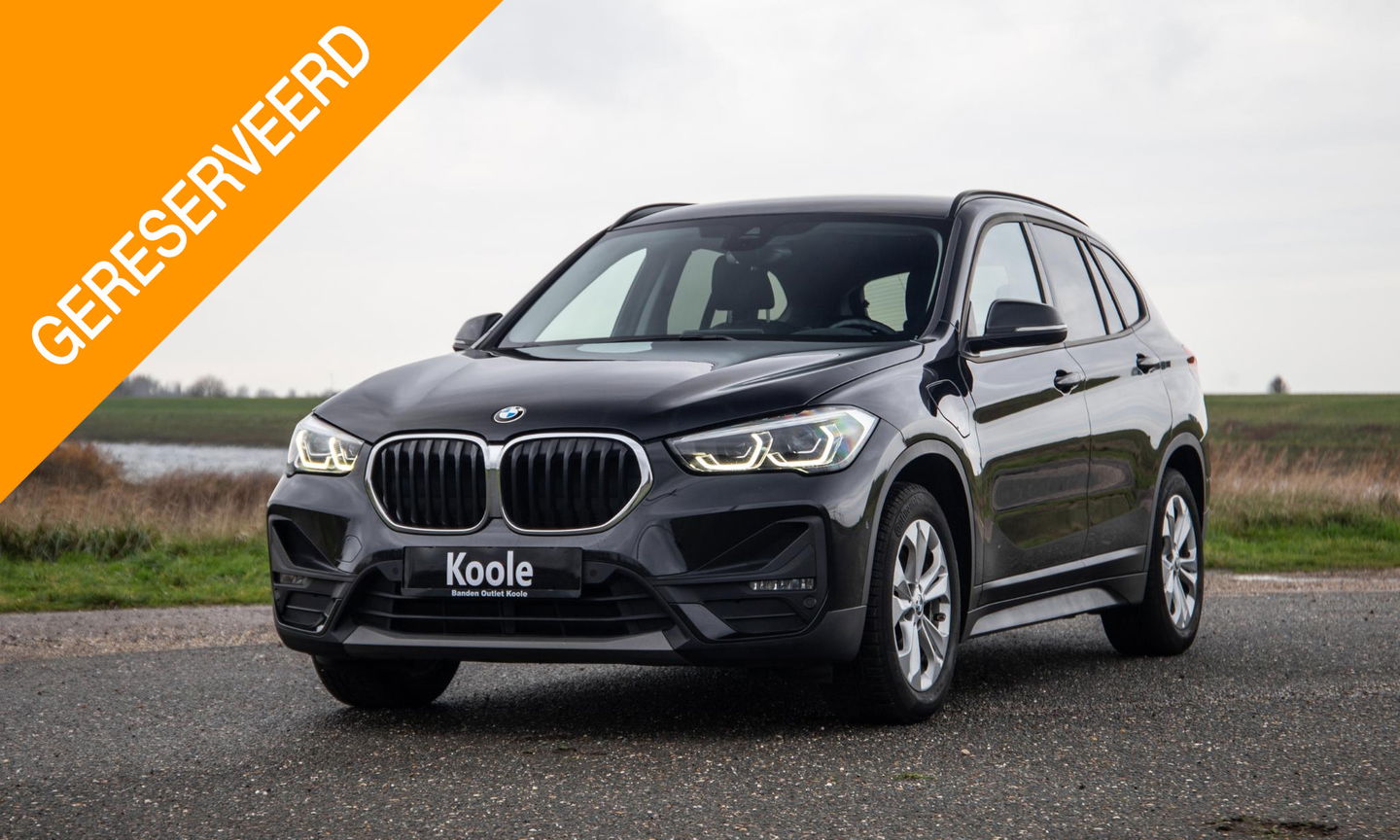 BMW X1 xDrive25e Executive CAMERA / CARPLAY / AUTOMAAT / LEDER / LED / CRUISE CONTROLE / STOELVERWARMING