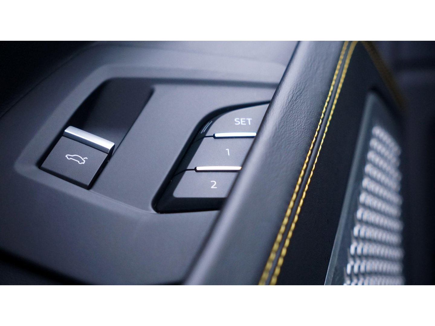 Lamborghini Urus 4.0 V8 650pk Panoramadak NLauto 4-zit Carbon Bang&Olufsen 4-wielsturing Massage Stoelkoeling 23" LMV