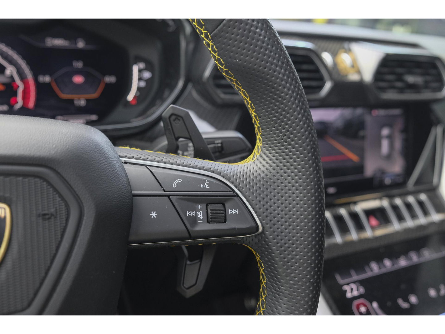 Lamborghini Urus 4.0 V8 650pk Panoramadak NLauto 4-zit Carbon Bang&Olufsen 4-wielsturing Massage Stoelkoeling 23" LMV