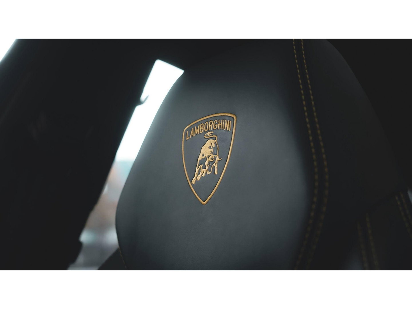 Lamborghini Urus 4.0 V8 650pk Panoramadak NLauto 4-zit Carbon Bang&Olufsen 4-wielsturing Massage Stoelkoeling 23" LMV