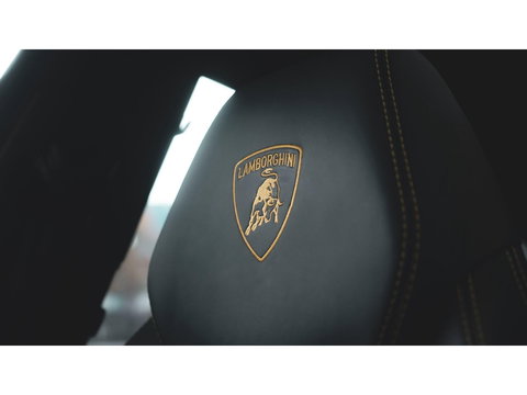 Lamborghini Urus 4.0 V8 650pk Panoramadak NLauto 4-zit Carbon Bang&Olufsen 4-wielsturing Massage Stoelkoeling 23" LMV