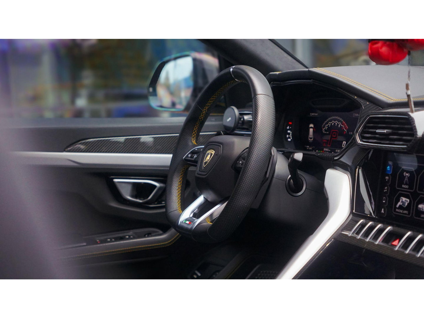 Lamborghini Urus 4.0 V8 650pk Panoramadak NLauto 4-zit Carbon Bang&Olufsen 4-wielsturing Massage Stoelkoeling 23" LMV