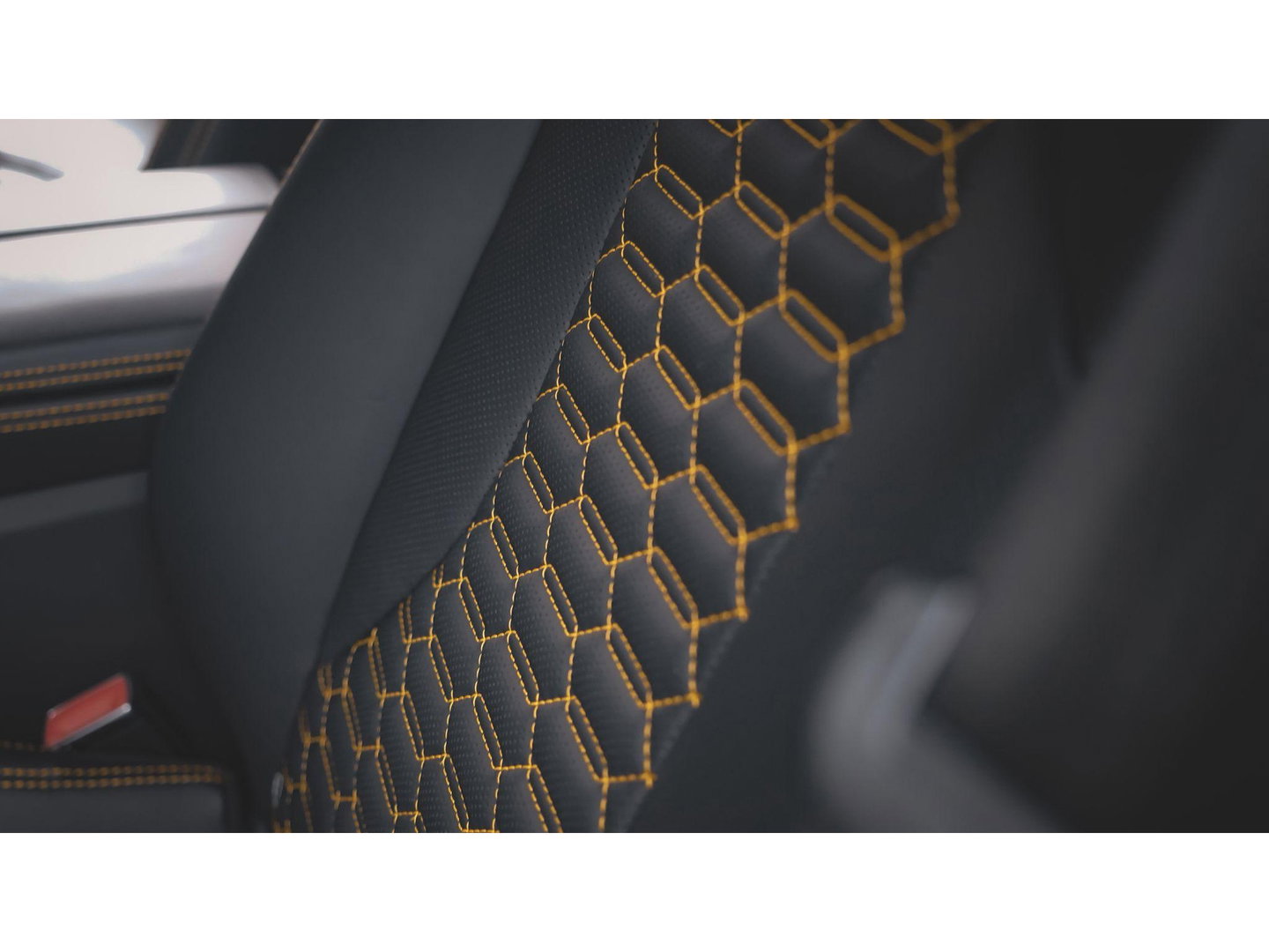 Lamborghini Urus 4.0 V8 650pk Panoramadak NLauto 4-zit Carbon Bang&Olufsen 4-wielsturing Massage Stoelkoeling 23" LMV