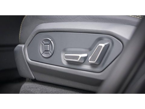 Lamborghini Urus 4.0 V8 650pk Panoramadak NLauto 4-zit Carbon Bang&Olufsen 4-wielsturing Massage Stoelkoeling 23" LMV