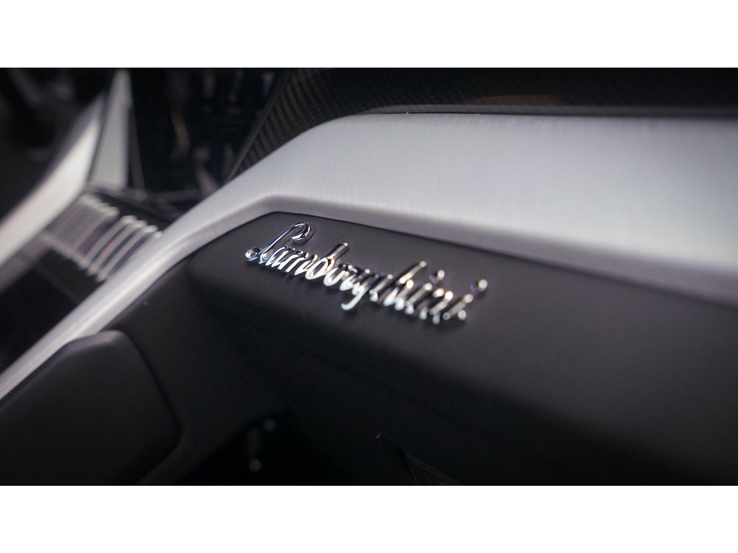 Lamborghini Urus 4.0 V8 650pk Panoramadak NLauto 4-zit Carbon Bang&Olufsen 4-wielsturing Massage Stoelkoeling 23" LMV