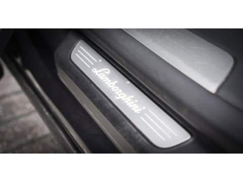 Lamborghini Urus 4.0 V8 650pk Panoramadak NLauto 4-zit Carbon Bang&Olufsen 4-wielsturing Massage Stoelkoeling 23" LMV