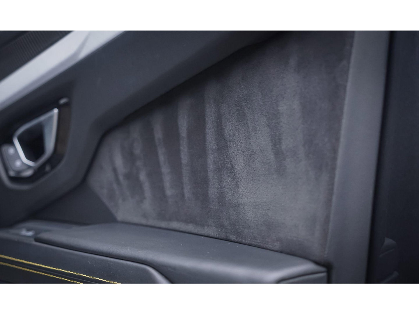 Lamborghini Urus 4.0 V8 650pk Panoramadak NLauto 4-zit Carbon Bang&Olufsen 4-wielsturing Massage Stoelkoeling 23" LMV