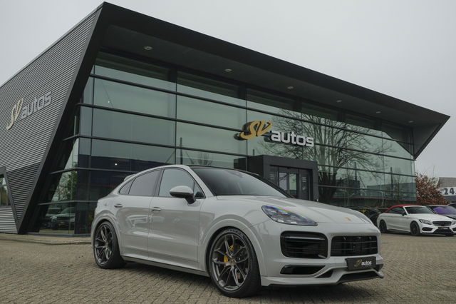 Porsche Cayenne - Coupé 3.0 E-Hybrid 462PK Krijtgrijs SportDesign Luchtvering Lightweight Package Carbon Dak 4-wielsturing NLauto