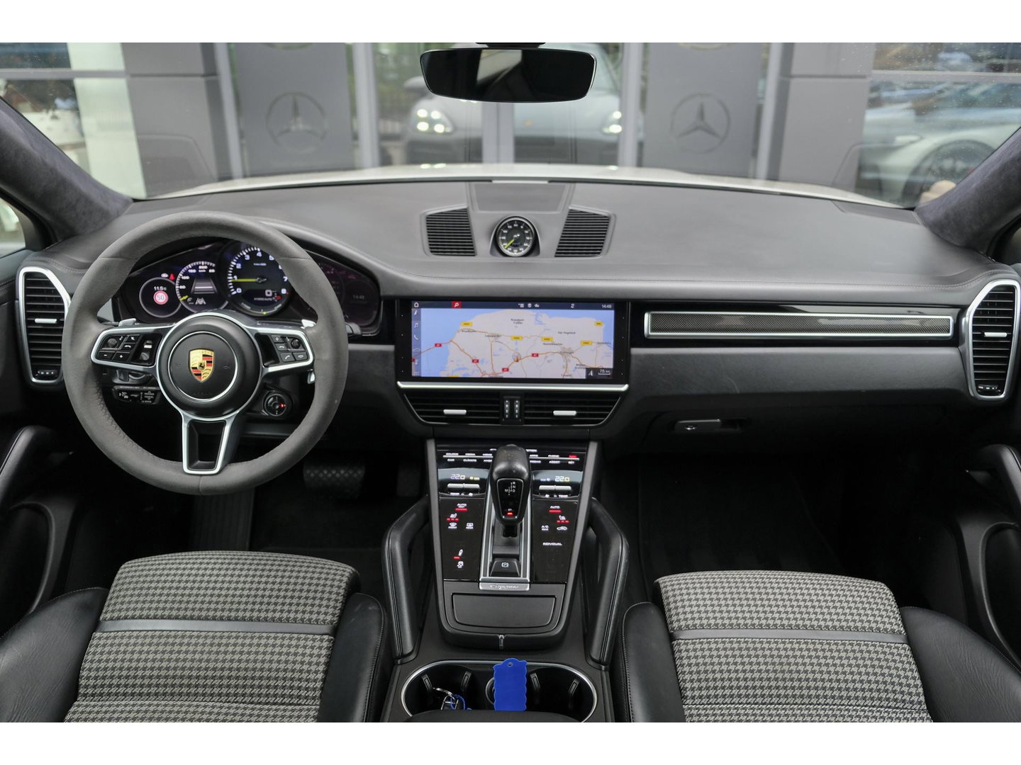 Porsche Cayenne Coupé 3.0 E-Hybrid 462PK Krijtgrijs SportDesign Luchtvering *SOH 82%* Lightweight Package Carbon Dak 4-wielsturing NLauto