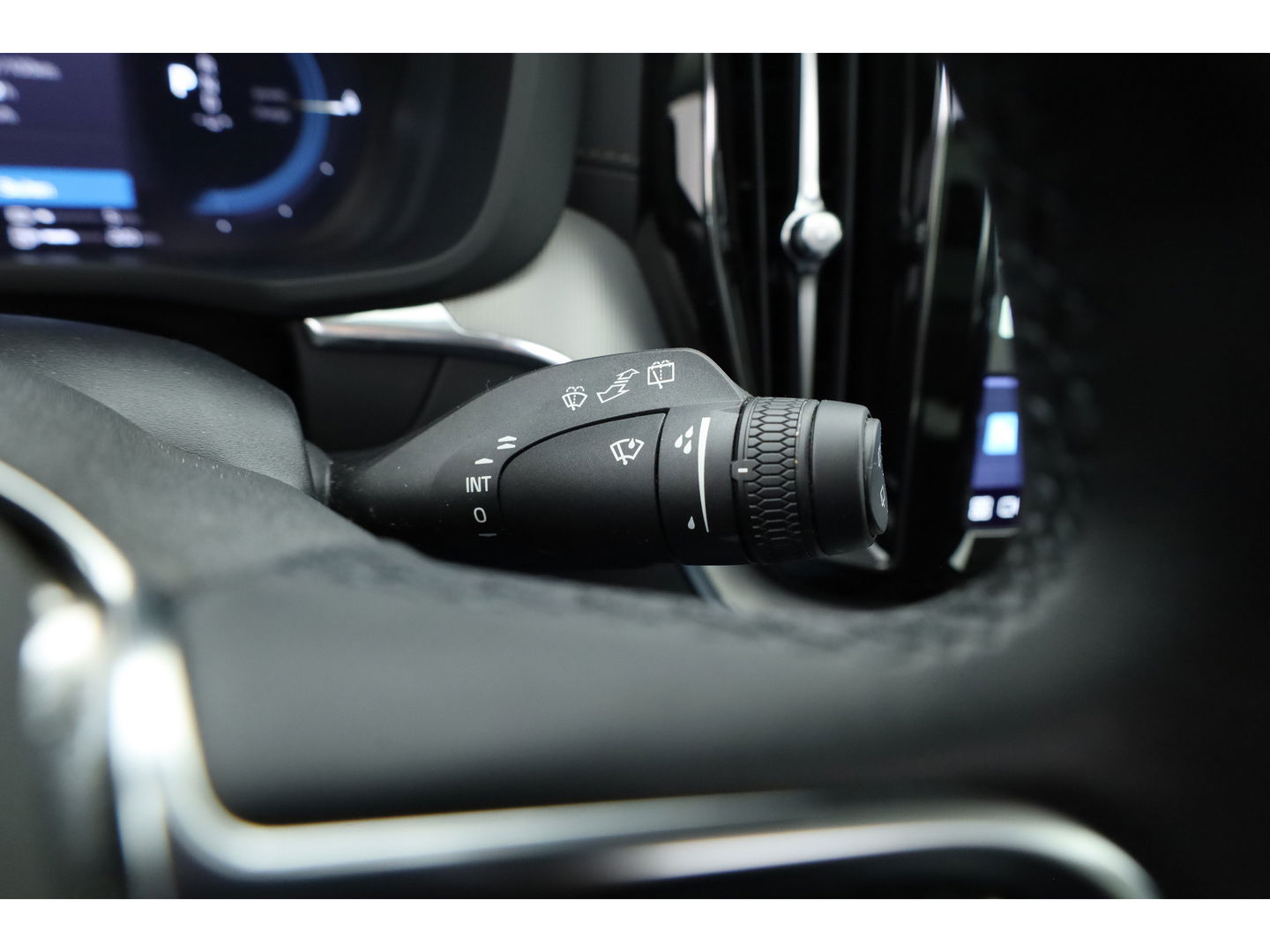 Volvo XC60 2.0 T8 Plug-in hybrid AWD Ultimate Dark | 455 PK | Head-up | Elek. Trekhaak | H&K Audio | 360 camera | ACC |