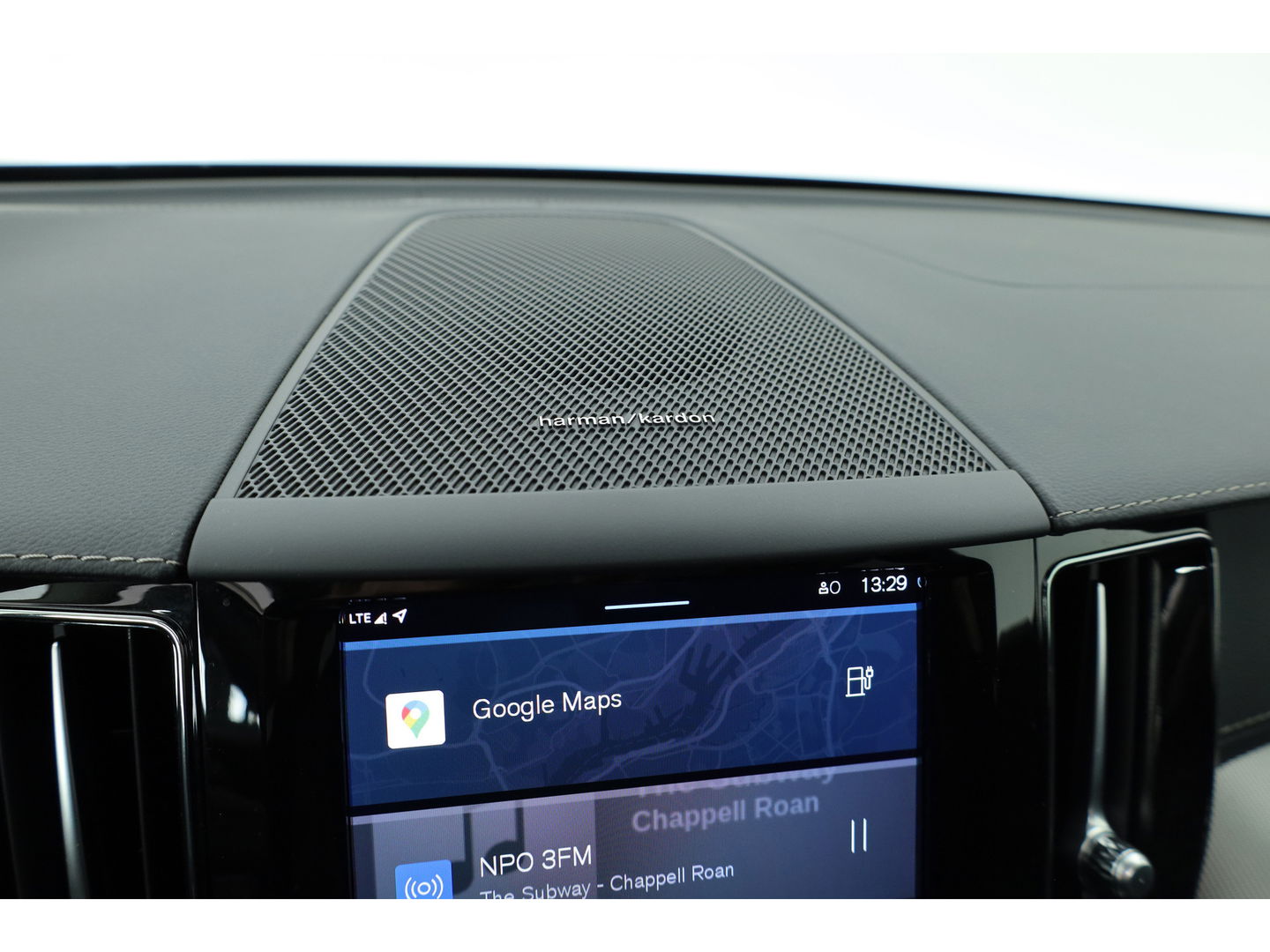 Volvo XC60 2.0 T8 Plug-in hybrid AWD Ultimate Dark | 455 PK | Head-up | Elek. Trekhaak | H&K Audio | 360 camera | ACC |