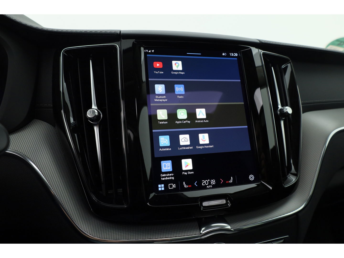 Volvo XC60 2.0 T8 Plug-in hybrid AWD Ultimate Dark | 455 PK | Head-up | Elek. Trekhaak | H&K Audio | 360 camera | ACC |