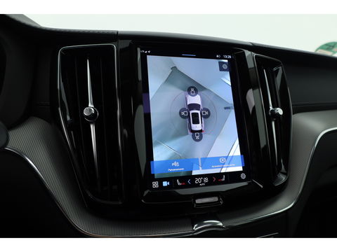 Volvo XC60 2.0 T8 Plug-in hybrid AWD Ultimate Dark | 455 PK | Head-up | Elek. Trekhaak | H&K Audio | 360 camera | ACC |