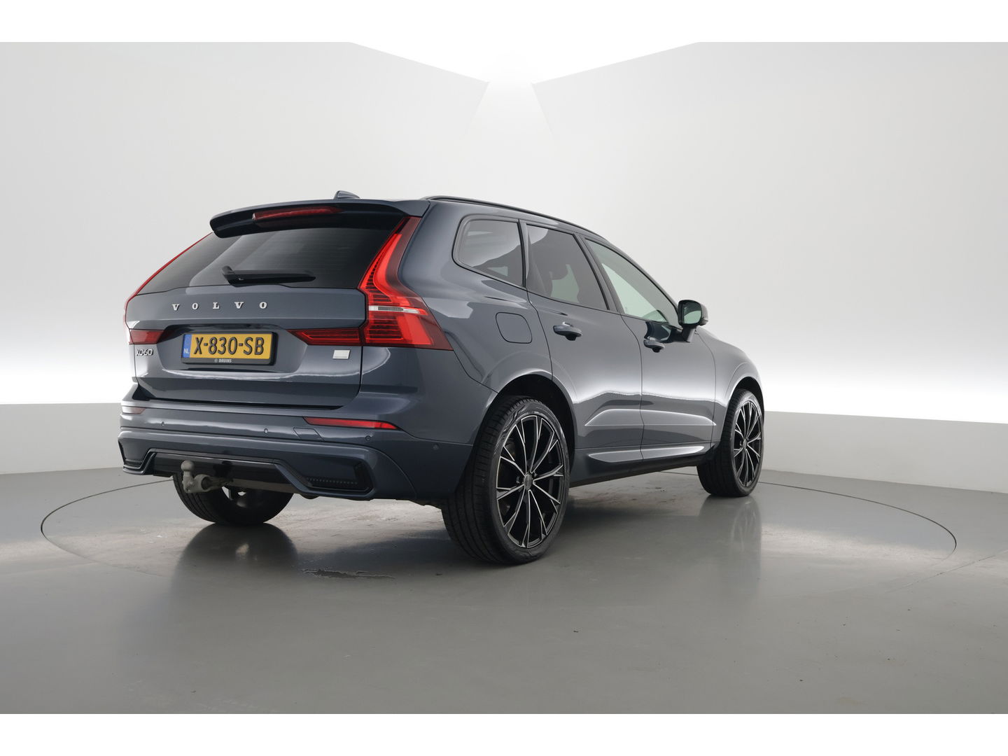 Volvo XC60 2.0 T8 Plug-in hybrid AWD Ultimate Dark | 455 PK | Head-up | Elek. Trekhaak | H&K Audio | 360 camera | ACC |