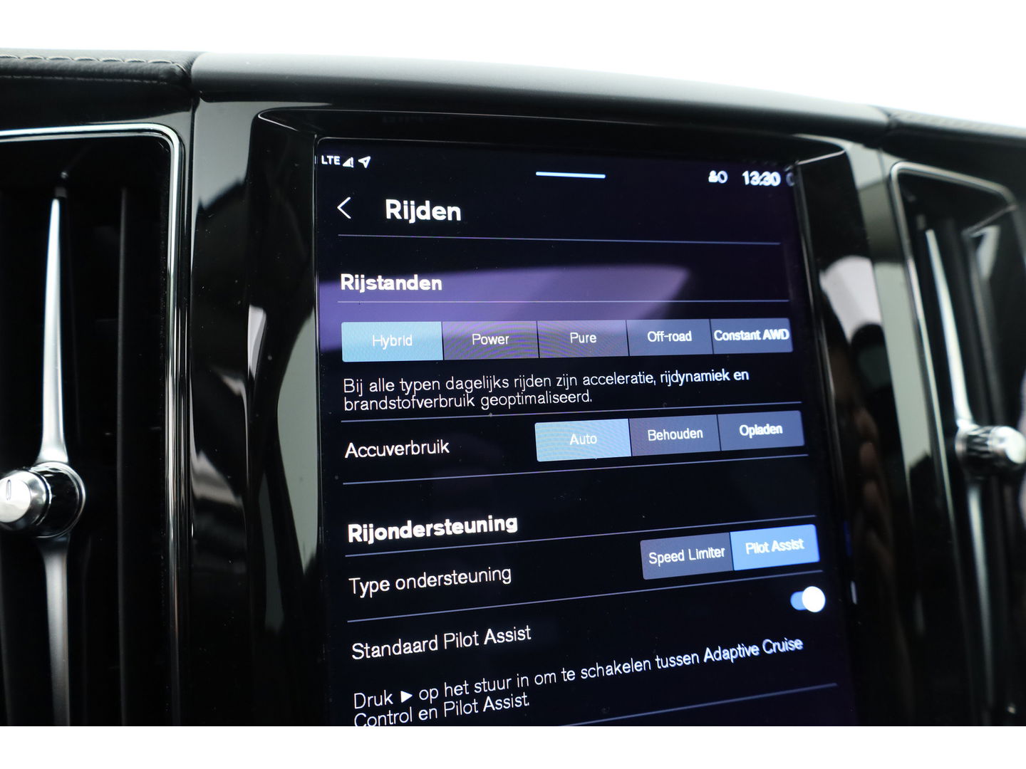 Volvo XC60 2.0 T8 Plug-in hybrid AWD Ultimate Dark | 455 PK | Head-up | Elek. Trekhaak | H&K Audio | 360 camera | ACC |