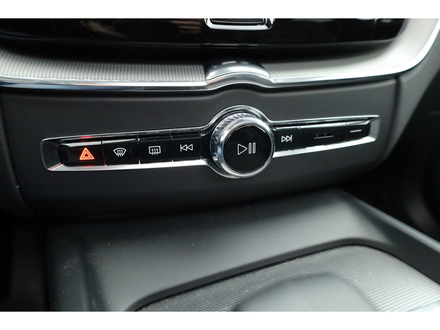 Volvo XC60 2.0 T8 Plug-in hybrid AWD Ultimate Dark | 455 PK | Head-up | Elek. Trekhaak | H&K Audio | 360 camera | ACC |