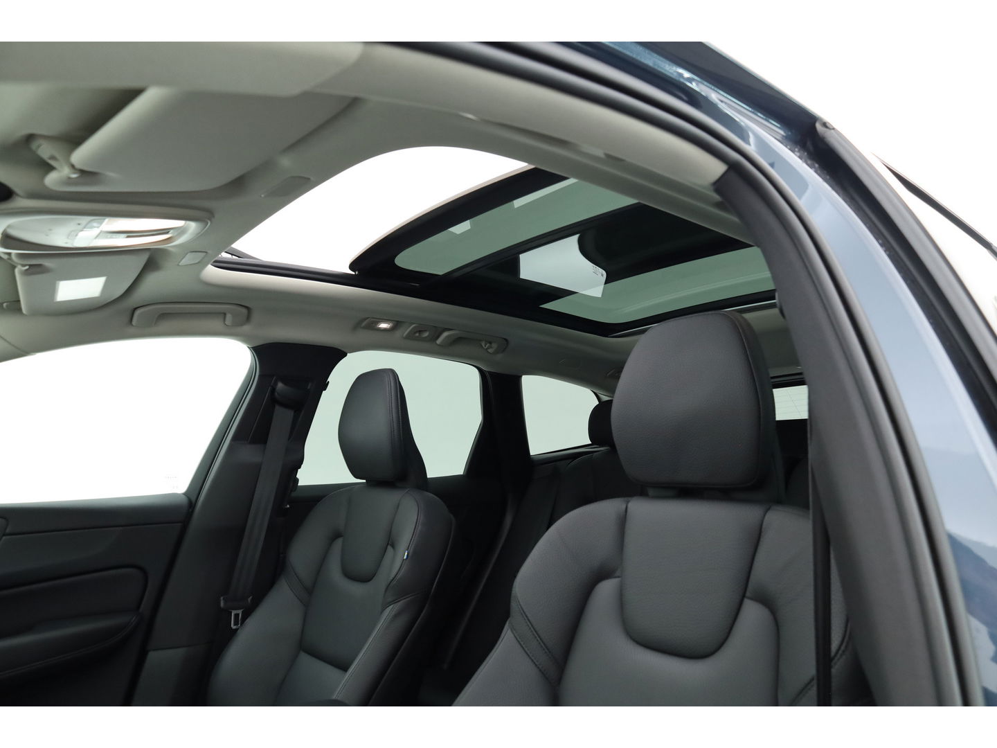 Volvo XC60 2.0 T8 Plug-in hybrid AWD Ultimate Dark | 455 PK | Head-up | Elek. Trekhaak | H&K Audio | 360 camera | ACC |