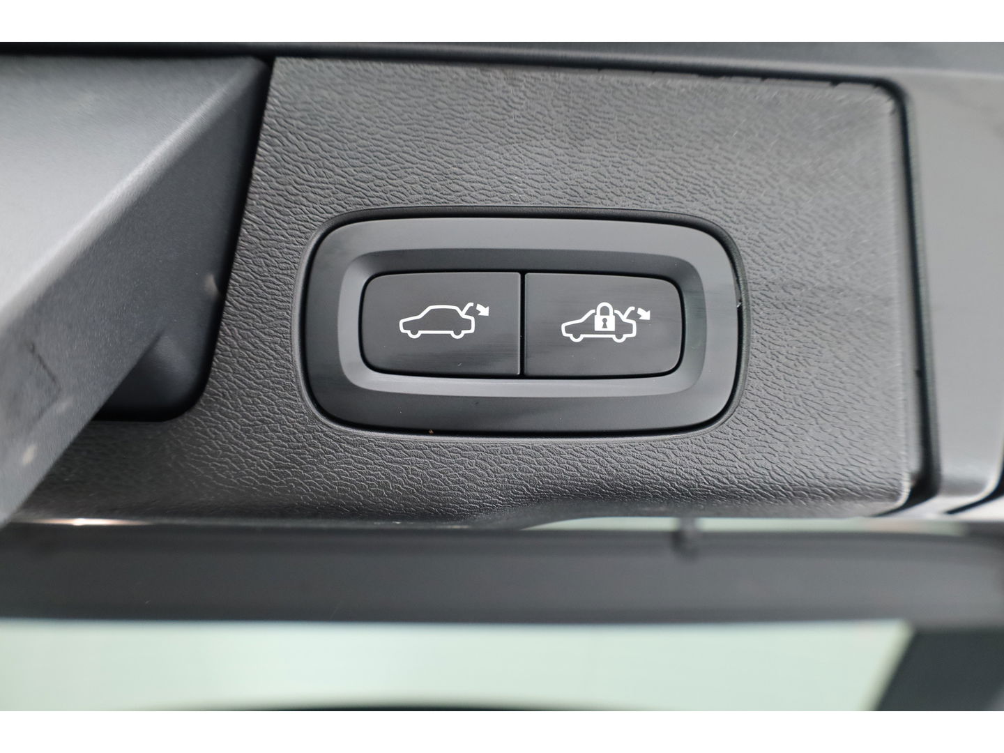 Volvo XC60 2.0 T8 Plug-in hybrid AWD Ultimate Dark | 455 PK | Head-up | Elek. Trekhaak | H&K Audio | 360 camera | ACC |