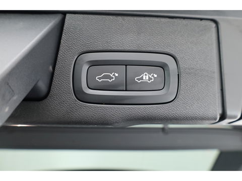 Volvo XC60 2.0 T8 Plug-in hybrid AWD Ultimate Dark | 455 PK | Head-up | Elek. Trekhaak | H&K Audio | 360 camera | ACC |