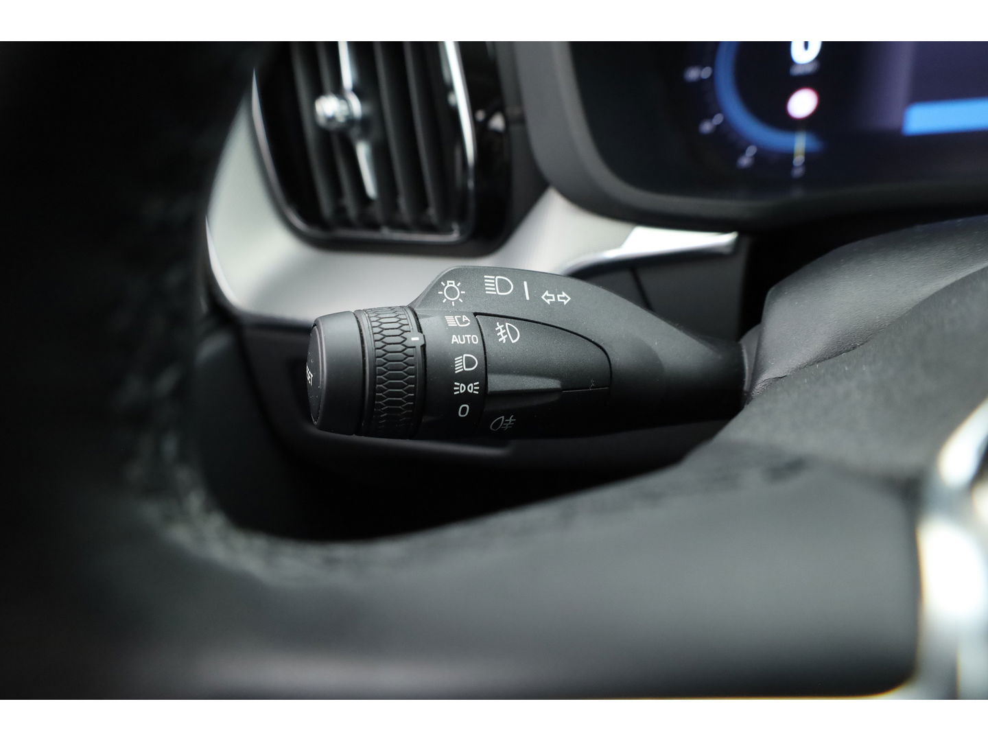 Volvo XC60 2.0 T8 Plug-in hybrid AWD Ultimate Dark | 455 PK | Head-up | Elek. Trekhaak | H&K Audio | 360 camera | ACC |